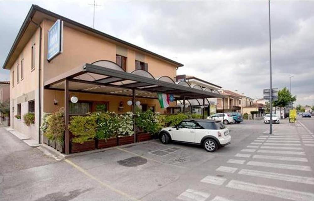 Locanda Da Renzo Τρεβίζο Εξωτερικό φωτογραφία